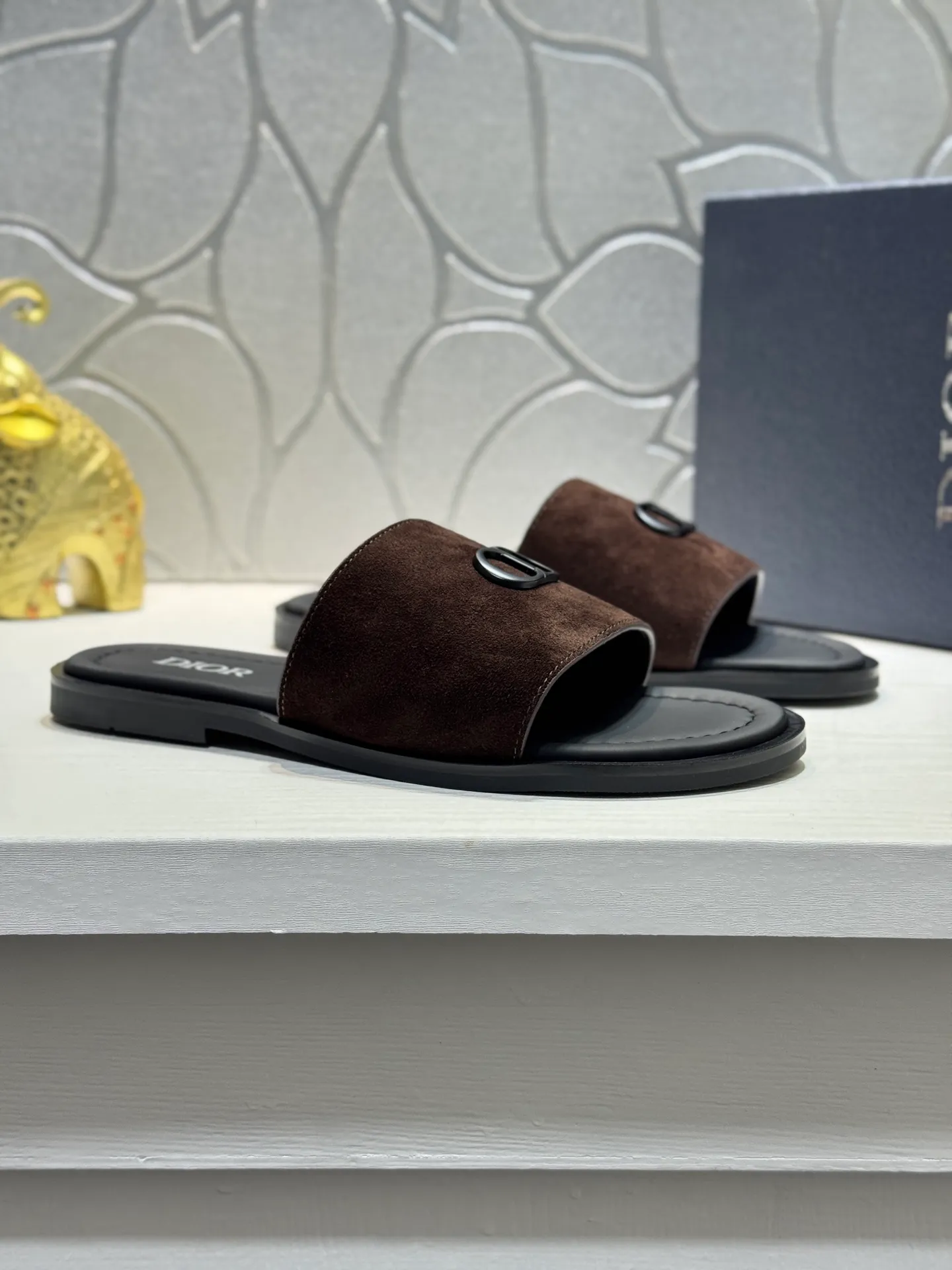 Men's men's shoes 💰320 [New style] 🦇🦇𝐂𝐡𝐫𝐢𝐬𝐭𝐢𝐚𝐧 𝐃𝐢𝐨𝐫 Dior slippers - the latest hot sandals, classic sandals, original replicas, super durable and versatile, cowhide leather with hardware accessories, very comfortable on the feet Look slim and white. Original molded outsole size: 38-44 (.45. Customized